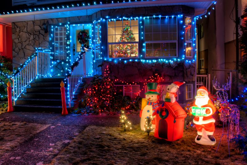 Cost of Christmas Lights Hanging — Cost of Christmas Lights Hanging