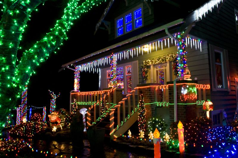 Cost of Christmas Lights Hanging — Cost of Christmas Lights Hanging