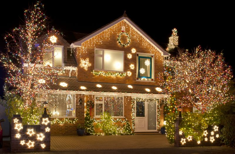 Cost of Christmas Lights Hanging — Cost of Christmas Lights Hanging